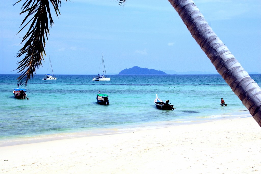 Bulone is a peaceful unspoilt lunch stop-over © Maggie Joyce http://marinerboating.com.au